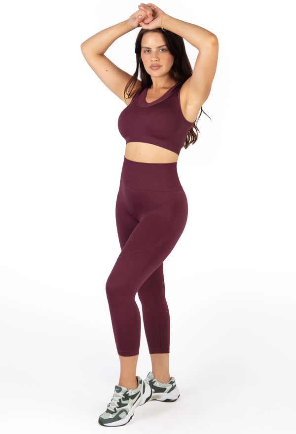 Plus Size Sports Bra - Triple-layer Support Racer & High Waist 3/4 Capri Leggings