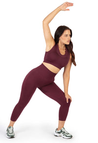 Plus Size Sports Bra - Triple-layer Support Racer & High Waist 3/4 Capri Leggings