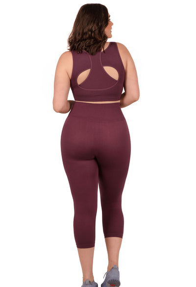 Plus Size Sports Bra - Triple-layer Support Racer & High Waist 3/4 Capri Leggings